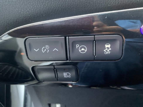 Used 2020 Toyota Prius LE image 36