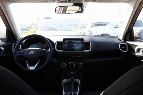 New 2025 Hyundai Venue SEL image 17