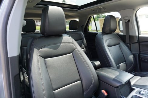 Used 2021 Ford Explorer XLT image 32