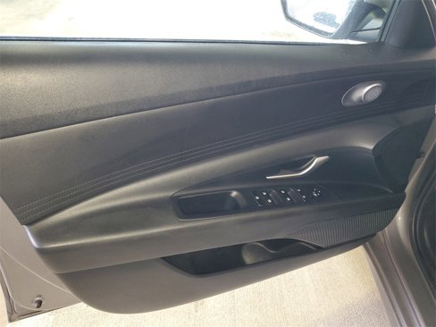 Certified 2023 Hyundai Elantra SEL w/ Preferred Accessory Package image 12