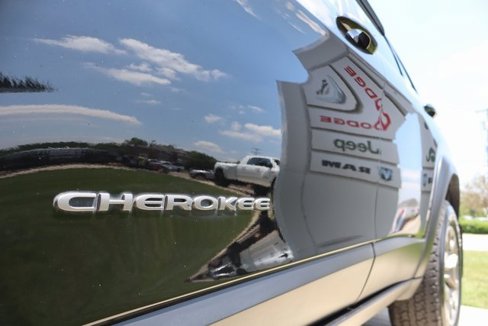 Used 2020 Jeep Cherokee Trailhawk w/ Cold Weather Group image 9