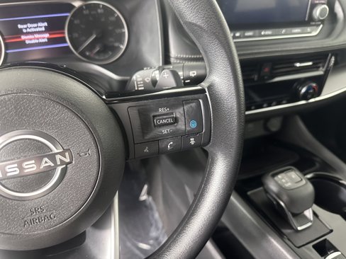 Used 2022 Nissan Rogue SV image 25