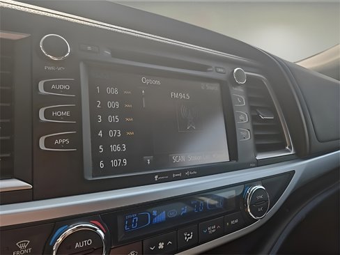 Used 2017 Toyota Highlander Plus image 29