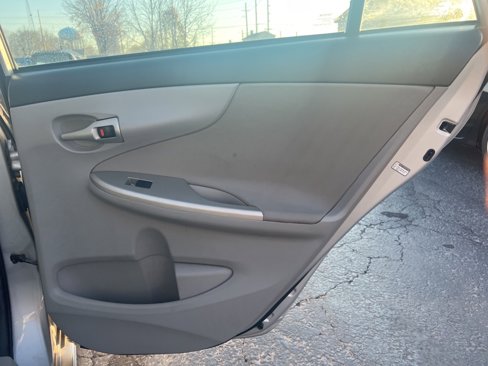 Used 2013 Toyota Corolla LE image 16
