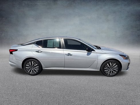 Used 2024 Nissan Altima 2.5 SV image 3