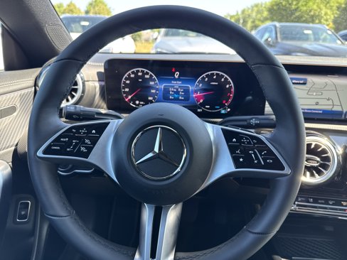 Used 2025 Mercedes-Benz CLA 250 4MATIC image 13
