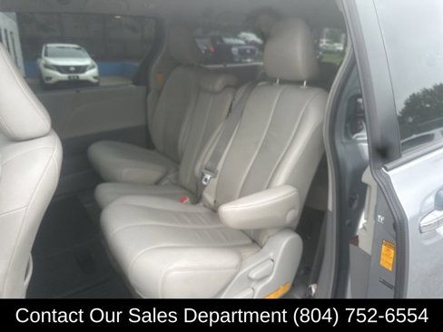 Used 2014 Toyota Sienna XLE image 28