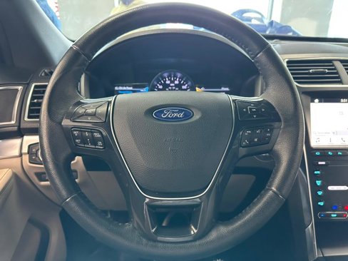 Used 2019 Ford Explorer Limited w/ Ford Safe & Smart Package image 13