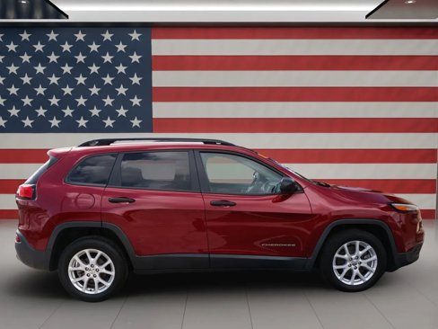Used 2016 Jeep Cherokee Sport image 7