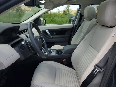 Used 2024 Land Rover Discovery Sport S image 9