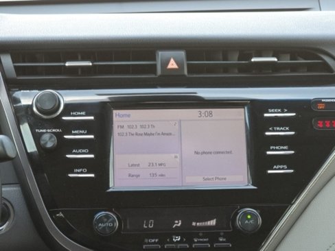 Used 2018 Toyota Camry SE image 12