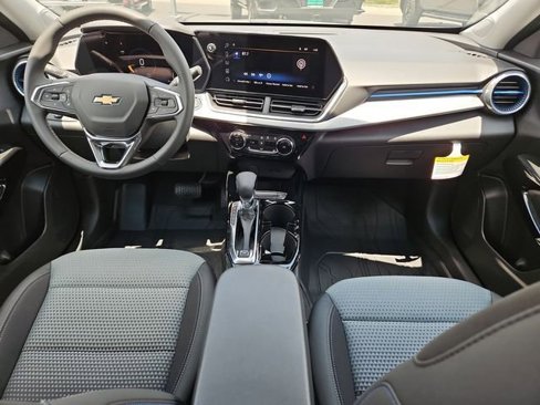 New 2025 Chevrolet Trax LT w/ Driver Confidence Package image 17