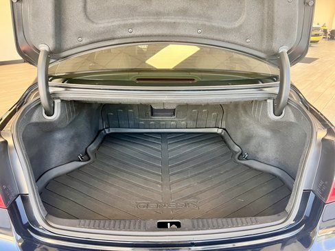 Used 2013 Hyundai Genesis 3.8 image 9