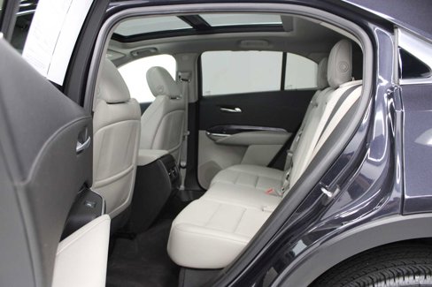 Used 2022 Cadillac XT4 Luxury w/ LPO, Onyx Lite Package image 36