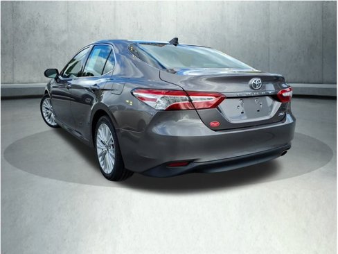 Used 2020 Toyota Camry XLE image 18