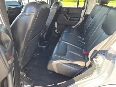 Used 2015 Jeep Wrangler Unlimited Sahara image 15