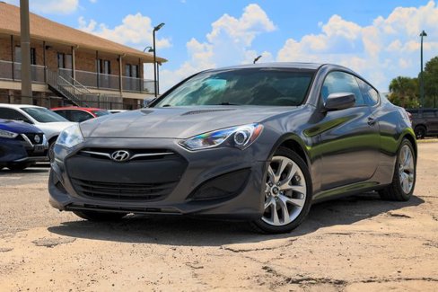 Used 2013 Hyundai Genesis 2.0T image 1