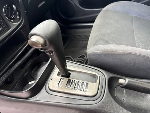 Used 2006 Nissan Sentra SE-R w/ (J01) Sunroof Pkg image 26