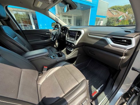 Used 2023 GMC Acadia SLT w/ Preferred Package image 42