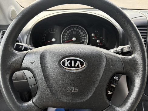 Used 2010 Kia Sedona image 26