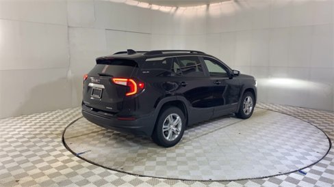 Used 2023 GMC Terrain SLE w/ Driver Convenience Package image 8