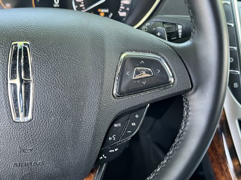 Used 2017 Lincoln MKX Reserve image 19