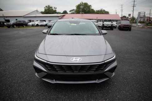 Used 2025 Hyundai Elantra SE image 8