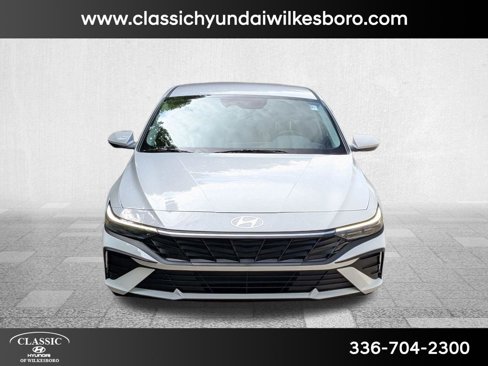 New 2025 Hyundai Elantra SE image 2