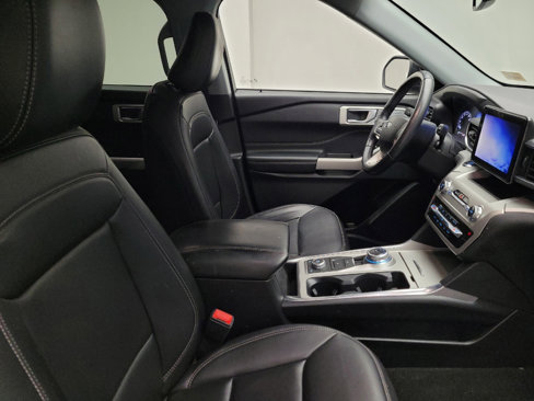 Used 2022 Ford Explorer XLT w/ Equipment Group 202A image 21