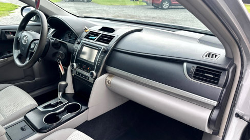 Used 2014 Toyota Camry SE image 11