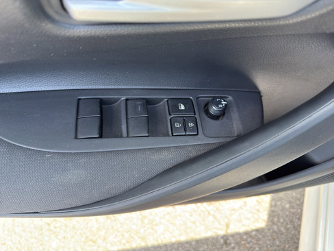 Used 2020 Toyota Corolla LE image 10
