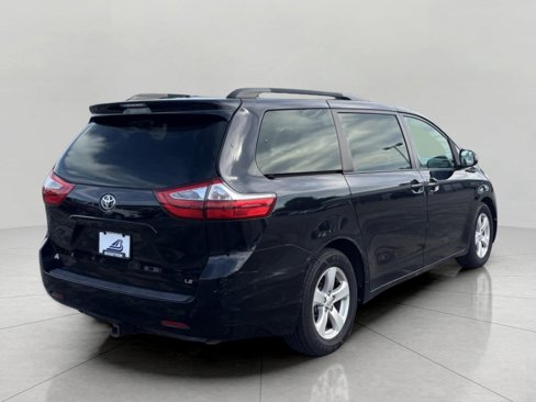 Used 2015 Toyota Sienna LE image 7