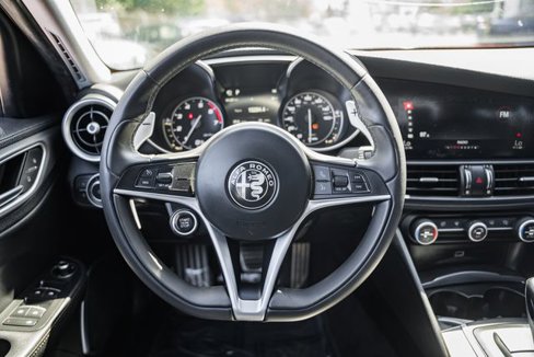 Used 2018 Alfa Romeo Giulia image 27