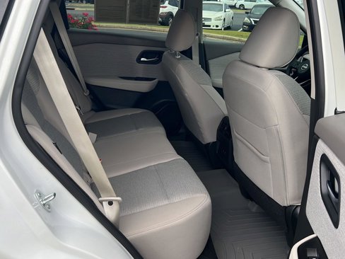 Used 2023 Nissan Rogue SV image 12