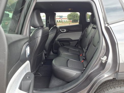 Used 2024 Jeep Compass Latitude image 7