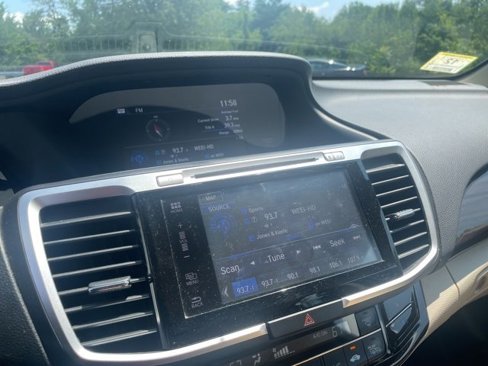 Used 2017 Honda Accord Touring image 14