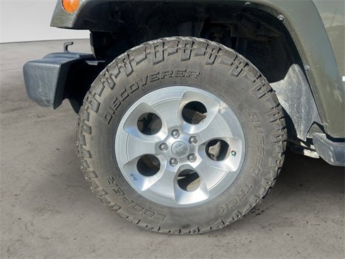 Used 2015 Jeep Wrangler Unlimited Sahara w/ Connectivity Group image 10