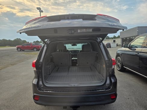 Used 2017 Toyota Highlander XLE image 5