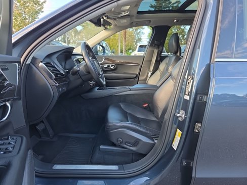 Used 2018 Volvo XC90 T5 Momentum w/ Convenience Package image 4
