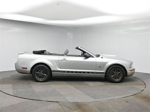 Used 2009 Ford Mustang Convertible image 6