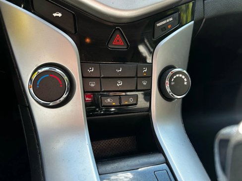 Used 2015 Chevrolet Cruze LS image 18