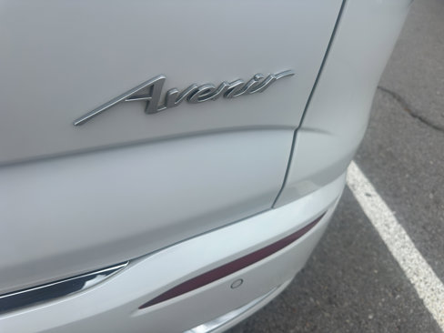 Used 2022 Buick Enclave Avenir image 6