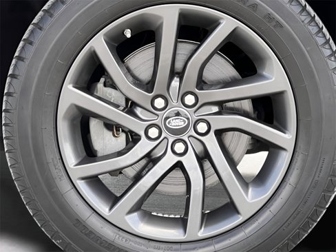 Used 2019 Land Rover Discovery Sport SE image 13