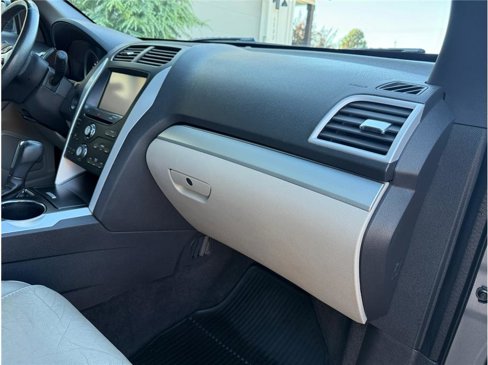 Used 2013 Ford Explorer XLT image 38