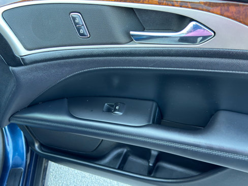 Used 2017 Lincoln MKZ Reserve w/ Climate Package image 30