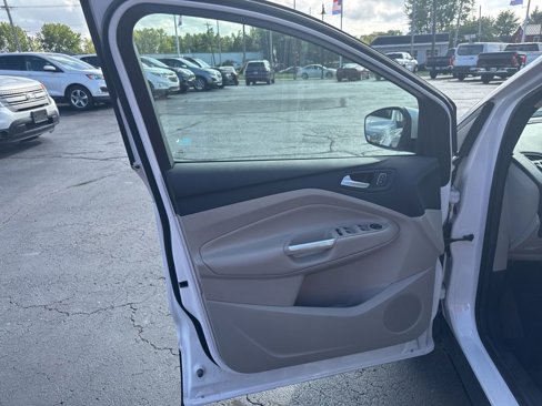 Used 2017 Ford Escape SE w/ Equipment Group 201A image 9