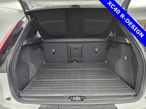 Used 2022 Volvo XC40 T5 R-Design w/ Advanced Package image 19