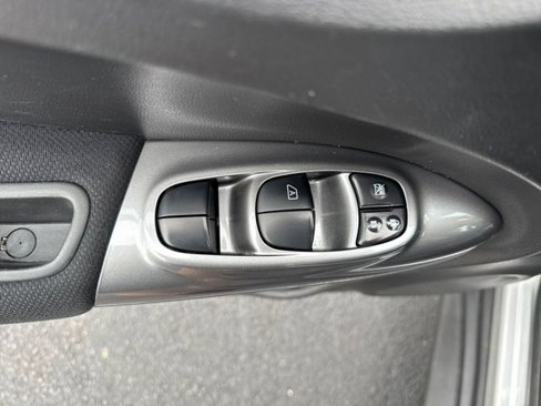 Used 2015 Nissan Juke S image 12