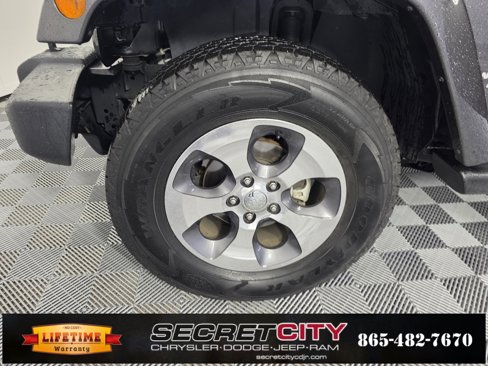 Used 2018 Jeep Wrangler Unlimited Sahara image 9