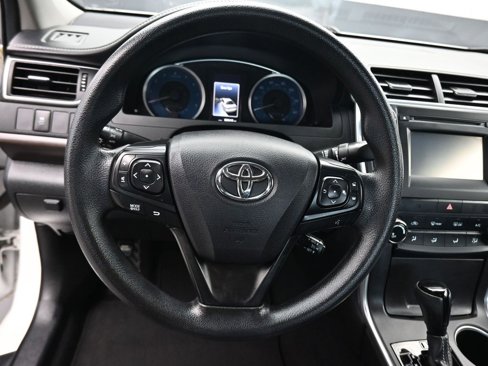 Used 2016 Toyota Camry LE image 14